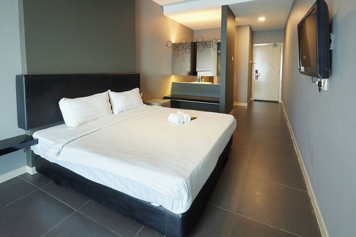 Room 32 of 87