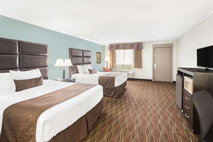 2 Queen Beds (6 of 6)