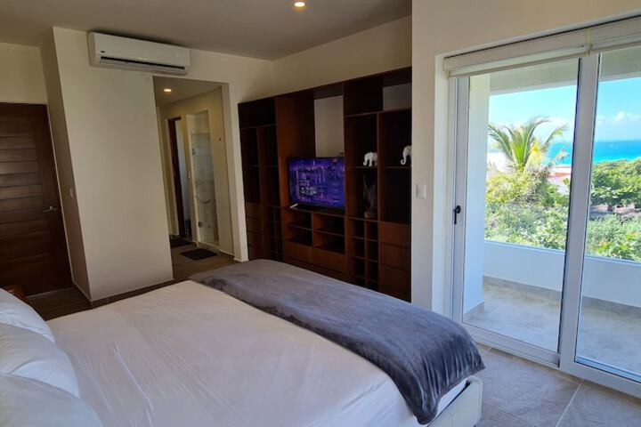 Room 9 of 26
