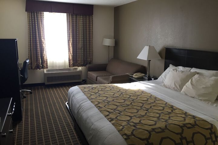 1 Queen Bed Accessible Room (4 of 9)