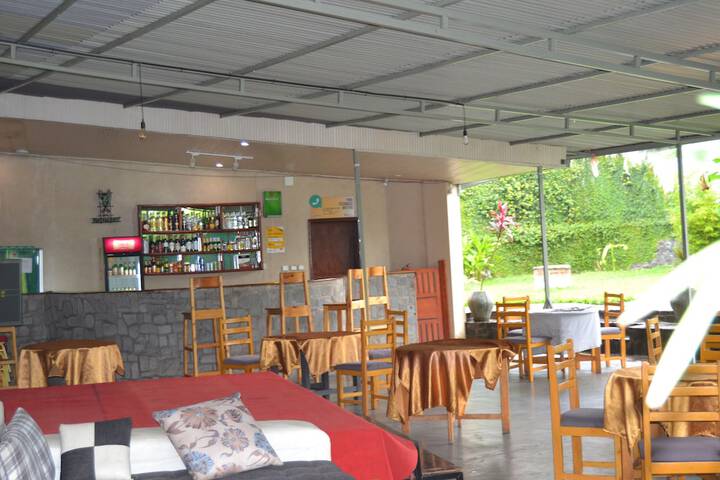 Lounge 17 of 32