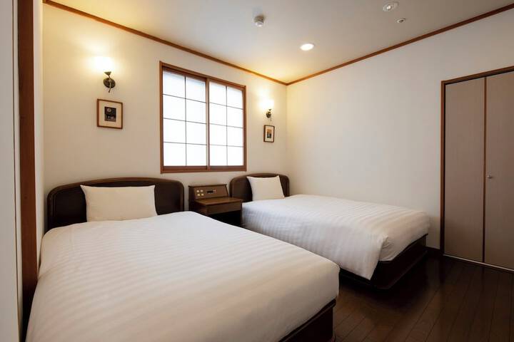 Room 17 of 45