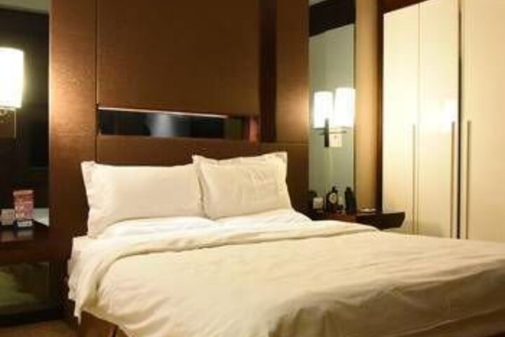 Room 2 of 7