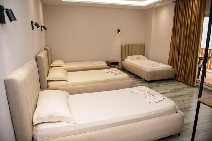 Room 7 of 33