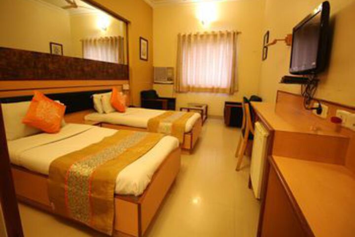 Room 10 of 28
