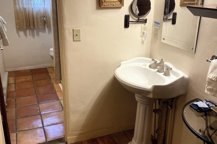 Room 62 of 84