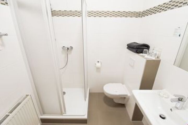 Room 5 of 37