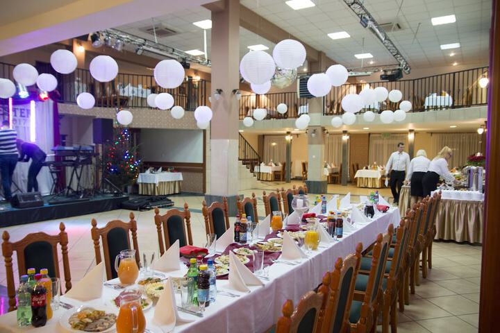 Ballroom/Hall 70 of 101