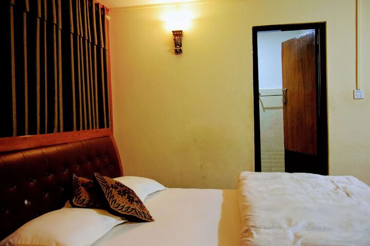 Room 17 of 31