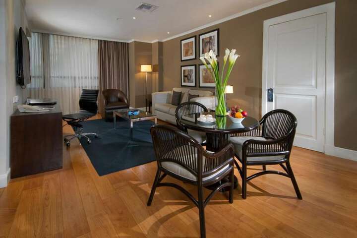Room 15 of 48