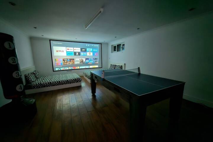 Room 9 of 23
