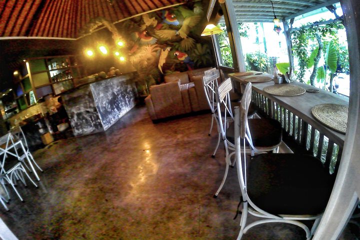 Dining 54 of 59