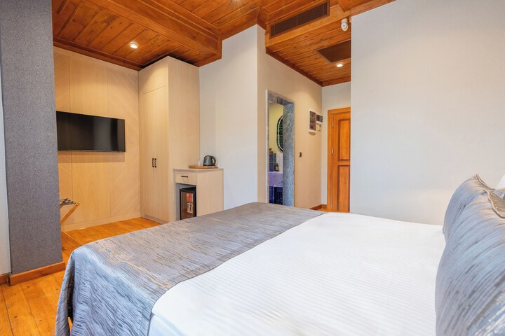 Room 7 of 37