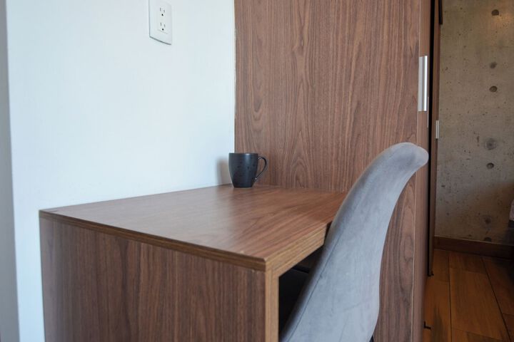 Room 18 of 169