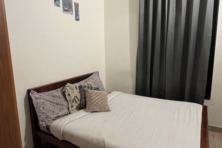 Room 6 of 14