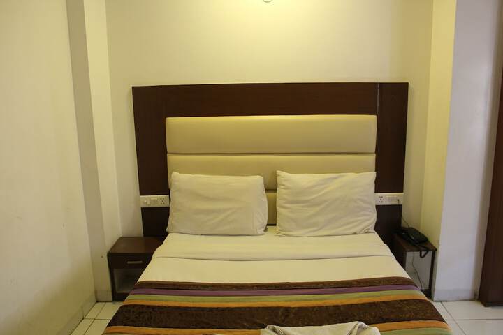 Room 12 of 21