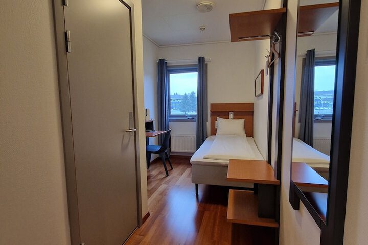Room 9 of 40
