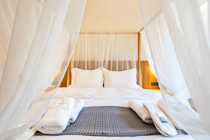 Room 3 of 12