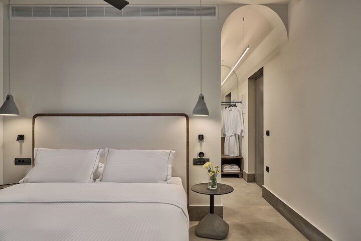 Room 21 of 142