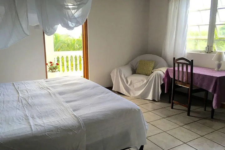 Room 4 of 32