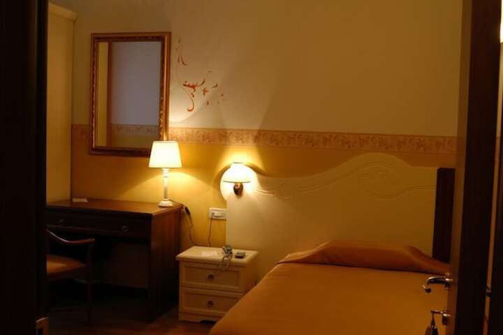 Room 13 of 38