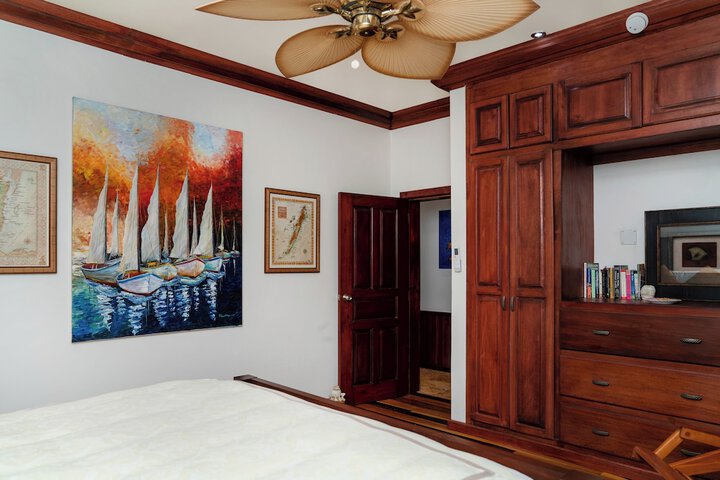 Room 93 of 927