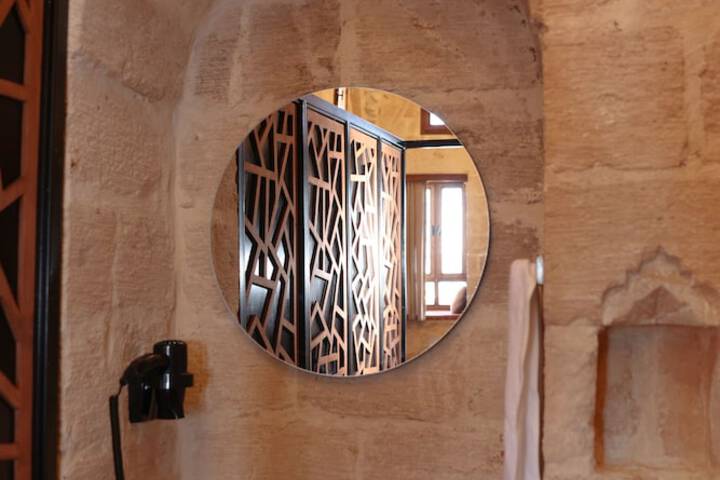 Room 16 of 25