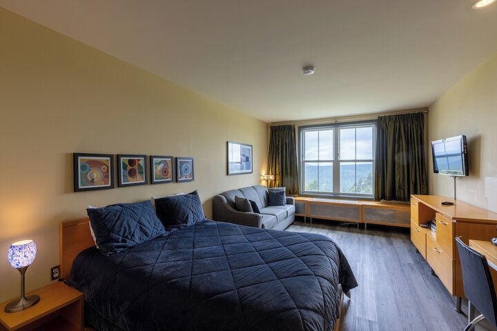 Room 3 of 38