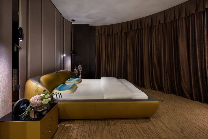 Room 16 of 63