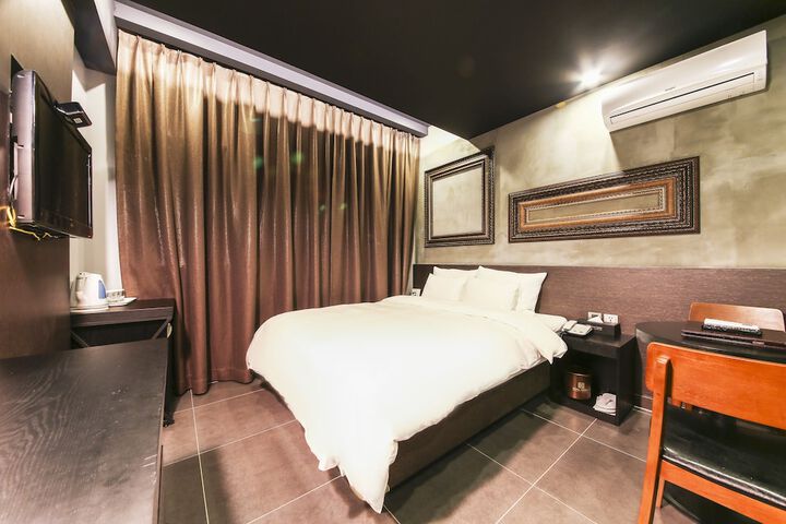 Room 18 of 60