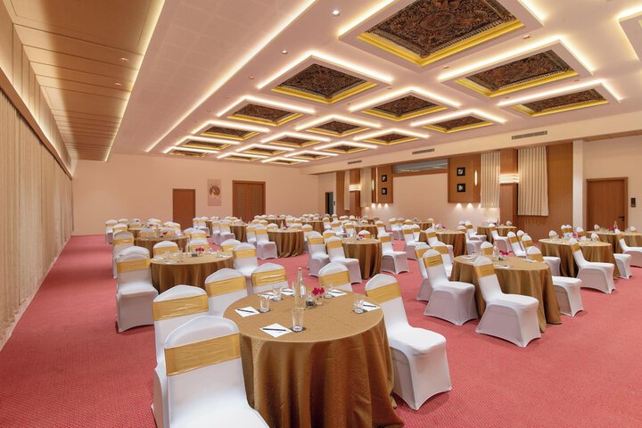 Ballroom/Hall 60 of 72