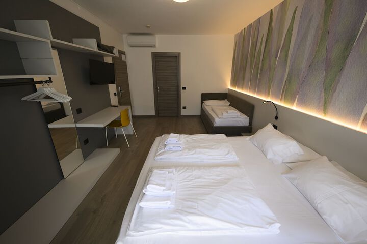 Room 15 of 73
