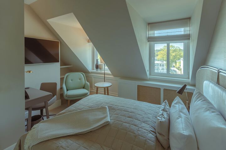 Room 9 of 49