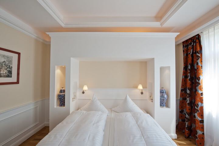 Room 8 of 50