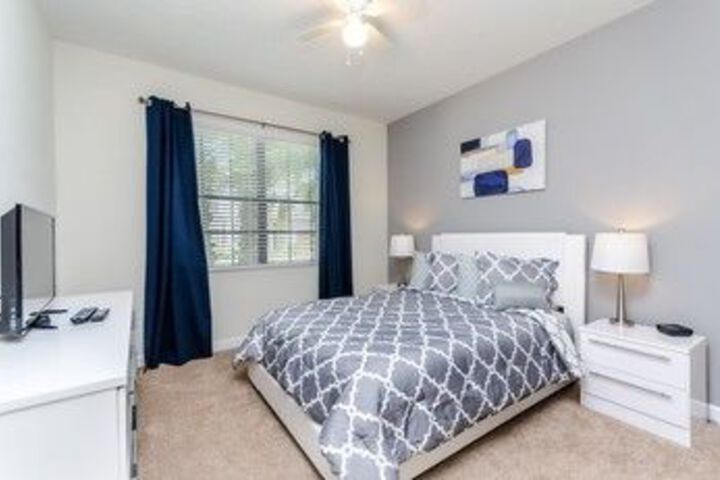 Room 10 of 28