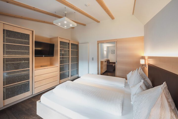 Room 14 of 76
