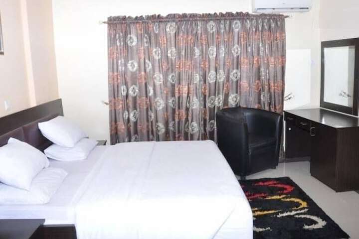Room 2 of 10
