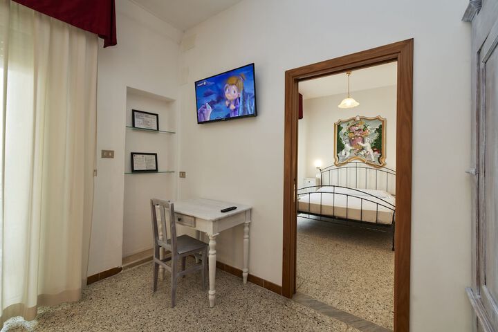 Room 33 of 123