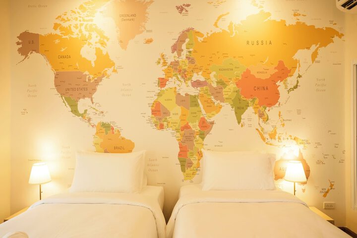 Room 11 of 32