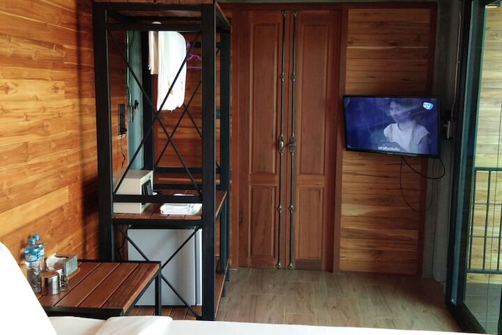 Room 14 of 100