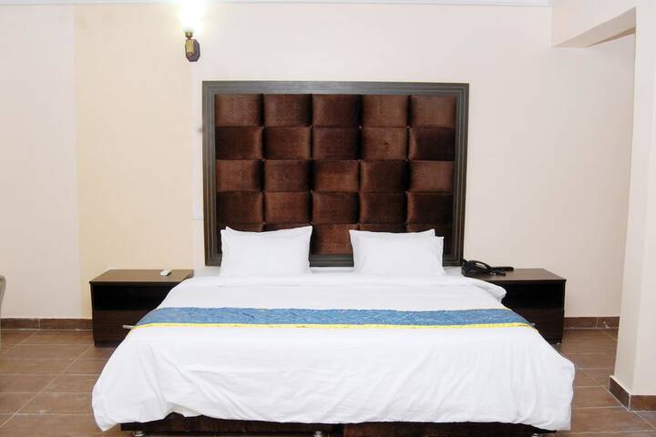 Room 3 of 28