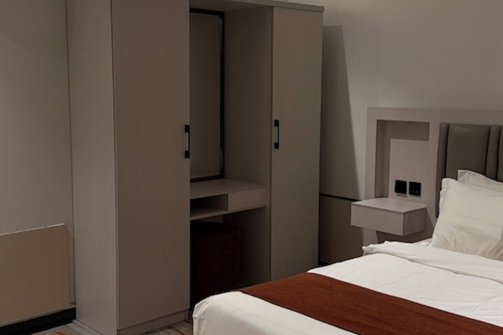 Room 3 of 29
