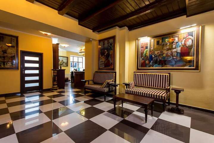 Entrance & Lobby