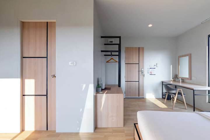 Room 18 of 32