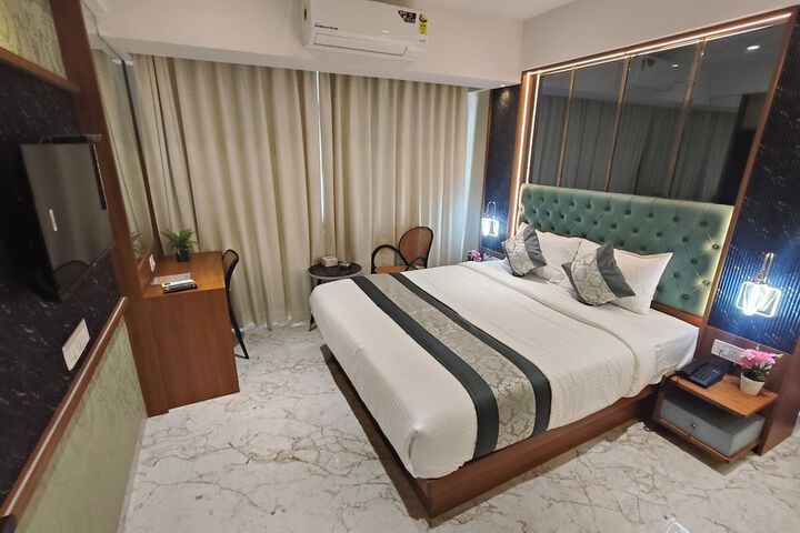 Room 28 of 60