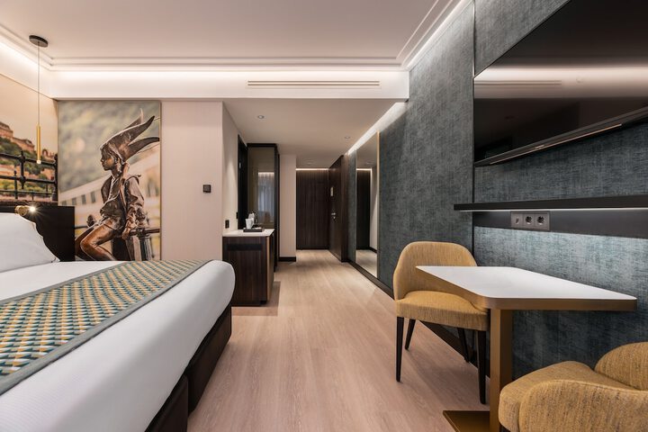 Room 8 of 75