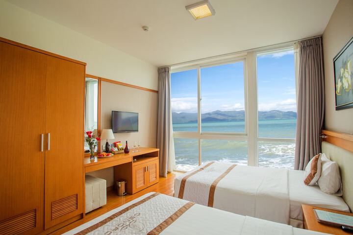 Room 28 of 49