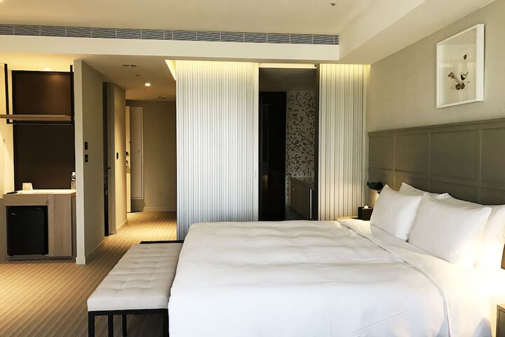 Room 9 of 83