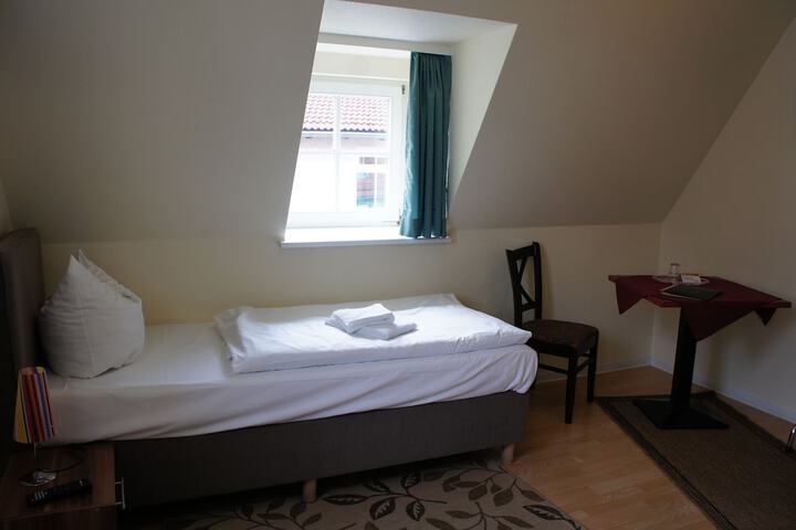 Room 6 of 31