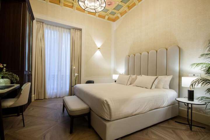 Room 28 of 104